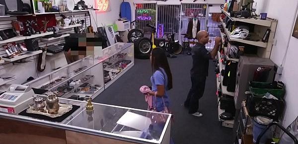 Non-professional is tricked by man